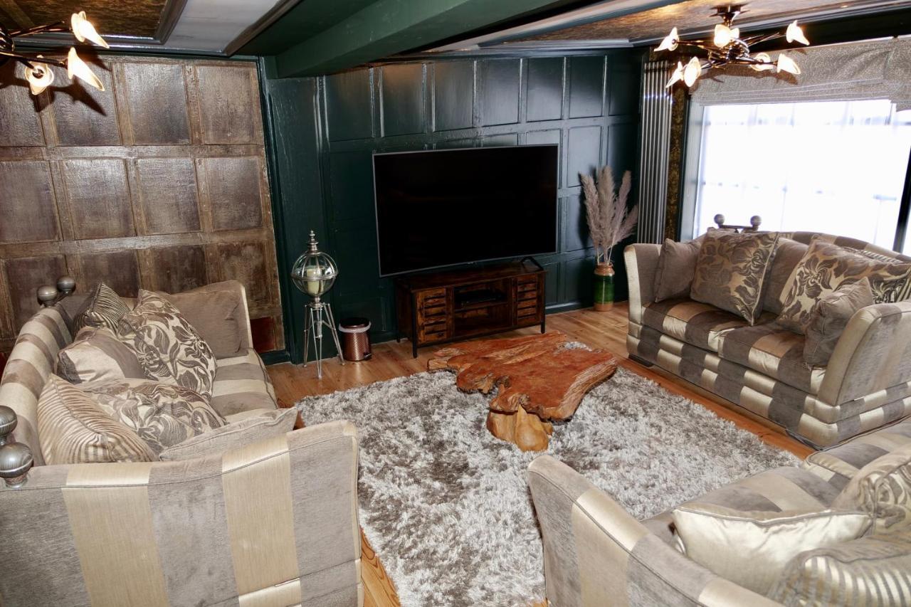 Luxury 9 Bed Manor House Hot Tub Cinema Room Skytv Saffron Walden Buitenkant foto