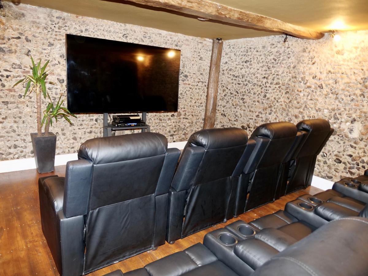 Luxury 9 Bed Manor House Hot Tub Cinema Room Skytv Saffron Walden Buitenkant foto