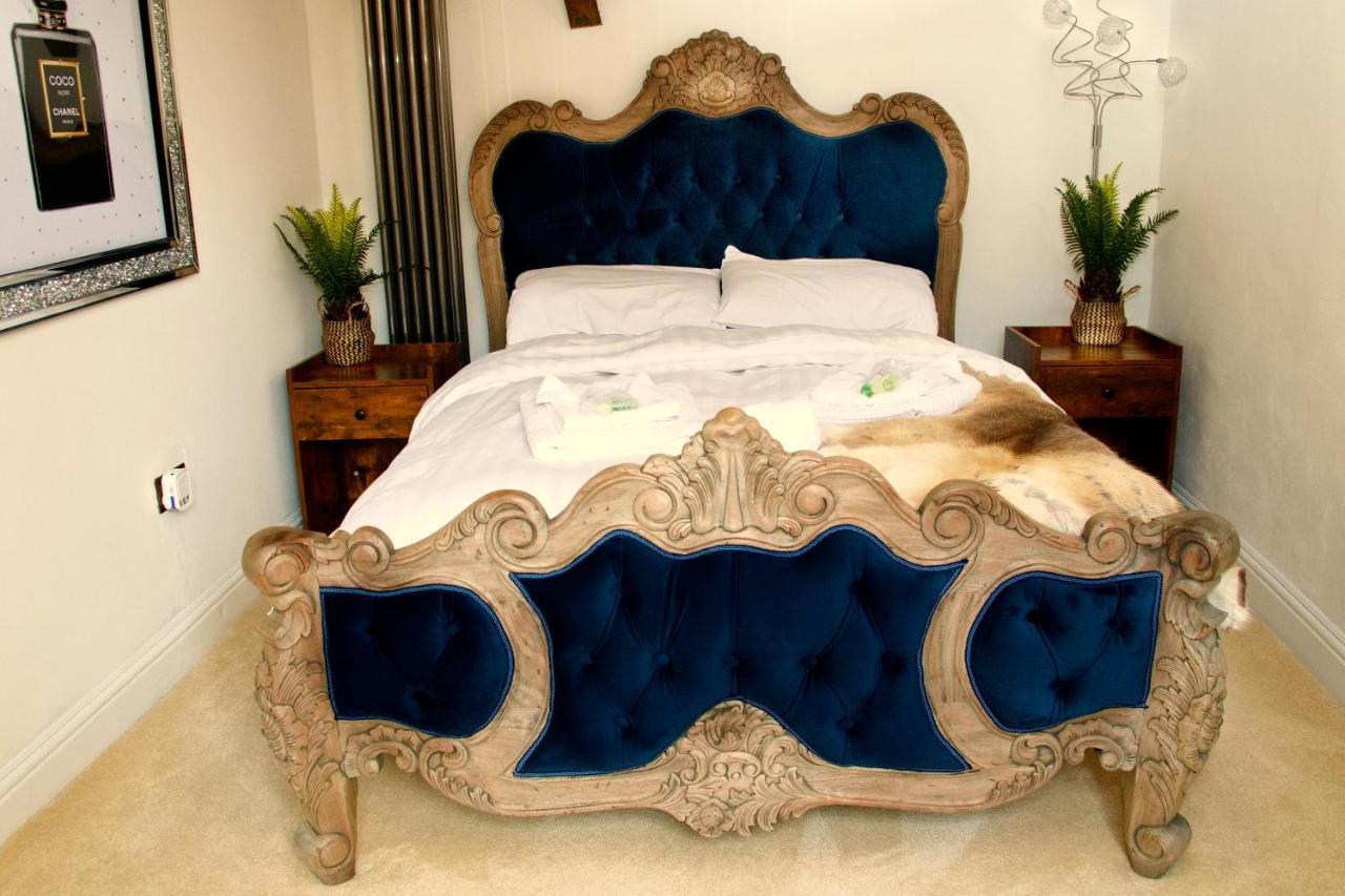 Luxury 9 Bed Manor House Hot Tub Cinema Room Skytv Saffron Walden Buitenkant foto